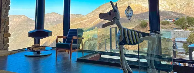 Calles empedradas de Real de Catorce durante el tour especial de Día de Muertos